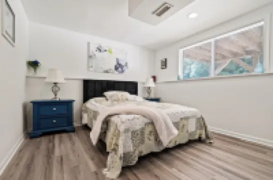 Modern Retreat, Close to Charlotte with Game Room, Grill, Patio & Free Parking