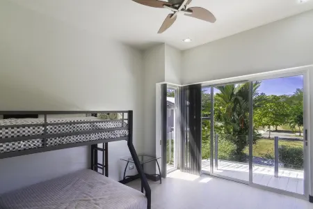 Beautiful Villa w/private pool - 8 min from the beach!