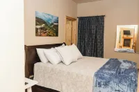 Brand new River Cabin ready for floating swimming or fishing . Close to Skiing!! Các khách sạn ở Parsons