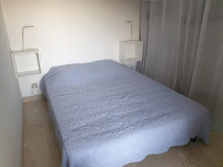 House with large south-facing private terrace facing the sea