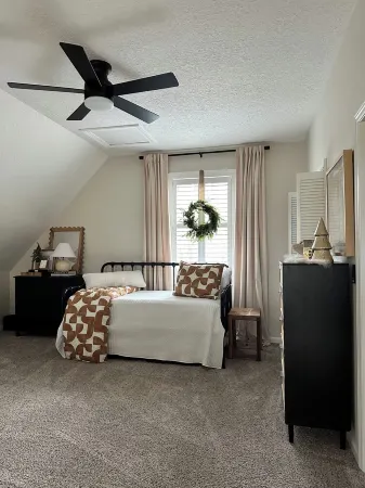 Charming Treehouse cabin with WiFi, Hot tub, Firepit in marvelous Smithville