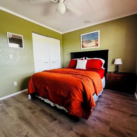 Renovated 2bed 2bath condo 2min to Fort Myers & Sanibel Beaches with WiFi, AC
