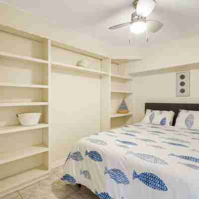 5 minutes walk to beach 4BR/2baths Rooms