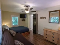 Perfect home base for all things "Redwoods Space to park boat. Dog friendly. Hotels near Redwood National Park