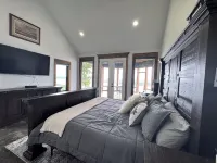 Diamond Bluff Lodge on Greers Ferry Lake