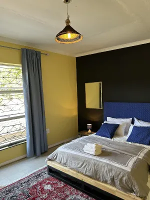 Gated Luxury Corporate Apartment, 2 Bedroom Maseru FREE WIFI, 15 min to Downtown Hotels in 