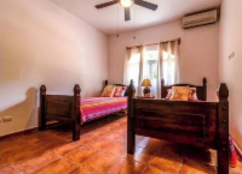 Bonita Village Stay, Steps from Playa las Ballenas.