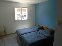 Spacious 4-bedroom house close to the cycle route, climbing area and shops Hotel a Baume-les-Dames