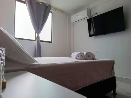 Charming 2-bedroom apartment with WiFi, AC in lovely Guadalajara de Buga