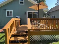 Welcome to “The Seabreeze Lakeside Getaway” in the heart of a true vacation town Hoteles en Irondequoit