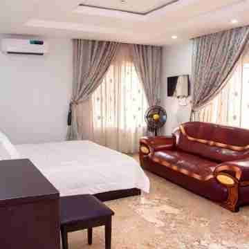 5 Bed Home w/ Professional Chef, Strong Security, Daily Housekeeping Rooms