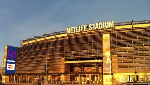 Upscale Cozy 2-bedroom apartment with AC, WiFi Hotels in Passaic