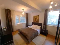 Marble Villa: Luxury Estate - central but intimate