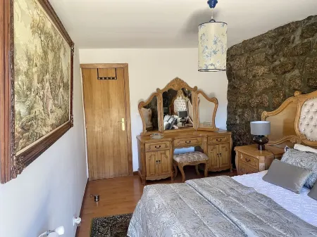 Casa Romã - Moradia em Pedra com Vista Para Parque Natural da Serra da Estrela Отели в г. Селорико-да-Бейра