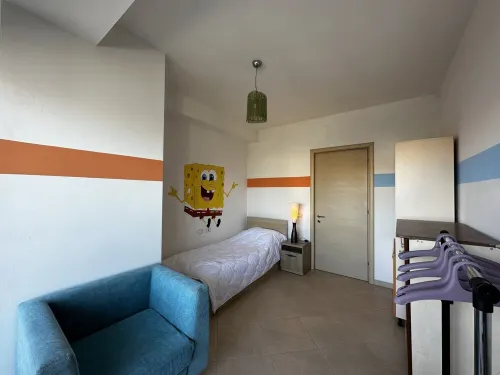 Entire apartment near lake and castle - couple/family friendly