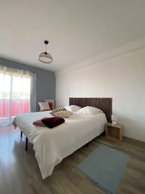 Superb bright apartment, terraces free secure parking 600m from the sea