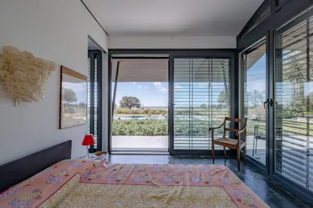 Villa surrounded by greenery with swimming pool and tennis - 10 minutes from the beach Отели в г. Монтальто-ди-Кастро