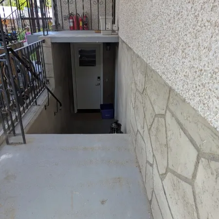 Come On Inn-recently renovated basement suite. Отели в г. Джаспер