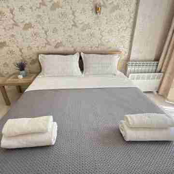 Chic Central Flat in Bishkek's Golden Square Rooms