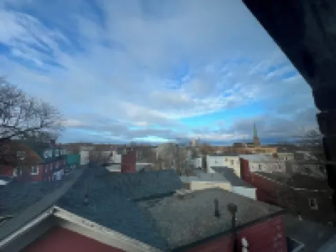 Suite stay in Uptown Saint John! Sleeps 12 TD Station & Aquatic Centre 5min walk