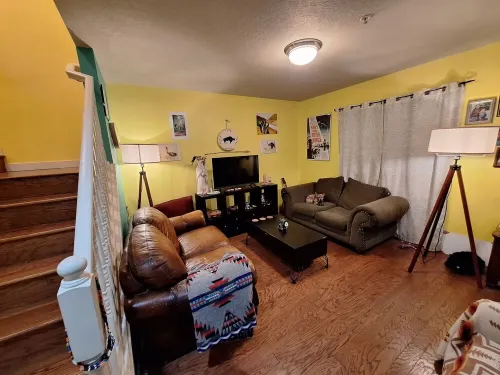 Spacious 4 bdm  2 bthrm townhome close to foodcarts and hospital in Oregon City. Hotels in Oregon City