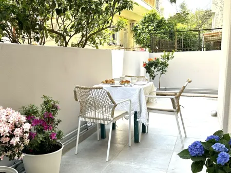 Rematia Cosy Apartment, 2 bedrooms 5min from OAKA stadium and Halandri center