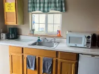 Cabin on main. Walking distance to all attractions Hotels in Cayuga County