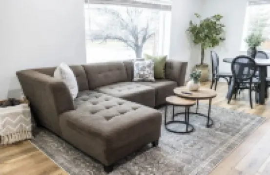 Modern Lux Upstairs Unit Near SLC W/ King Bed, Yard, Garage and Washer/Dryer