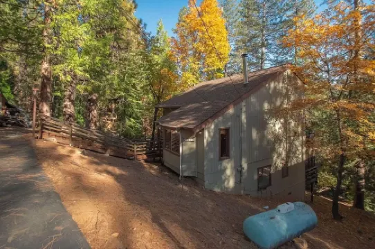 Arnold Getaway with lake access