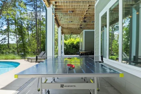 NEW LakeHome On The Water, LUXURY Sleeps 18, Pool, Dock, Beach, Close To Clemson