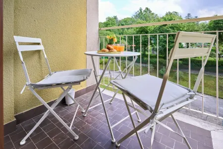 Lake Maggiore - Elegant Apartment with Pool