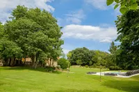 Fantástica Masía Rodeada de más de 10.000 m2 de Jardín con una Preciosa Piscina