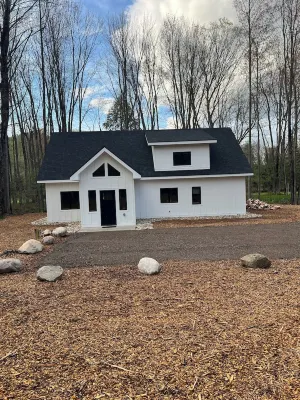Brand New 3-bedroom home with WiFi, AC ,on Schuss Mountain GC -Hole#2