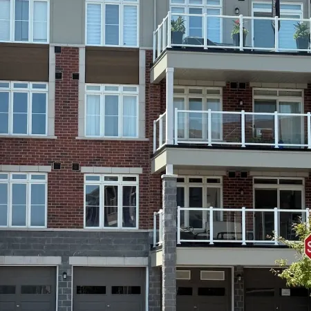 Highly Rated 2Br Pickering Retreat • AC, WiFi & Free Parking Отели в г. Пикеринг