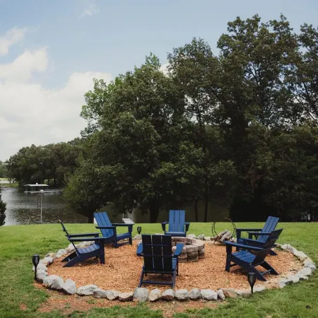 Private waterfront lake retreat!