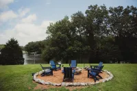 Private waterfront lake retreat!