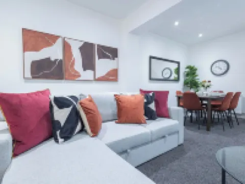 Sunrise Haven Sleeps 7 with Parking Hotels in Gravesend
