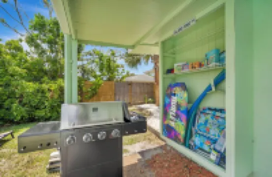 2 Kitchens + Pool + Ping-Pong + Corn Hole + BBQ + Next to Venice Downtown