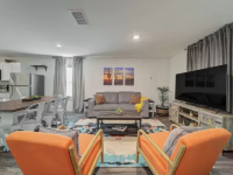 Modern - King Bed - Luxe - Fast WiFi - Hdtvs Hotels in Bonham
