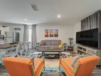 Modern - King Bed - Luxe - Fast WiFi - Hdtvs