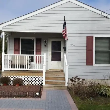 SUMMER FUN IN A 3BED/2BATH SINGLE FAMILY HOME!