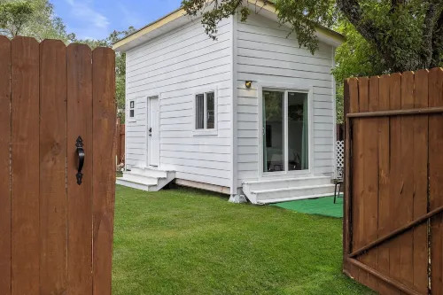 The Tiny Oasis: Luxe Stay with Deck & Private Pool