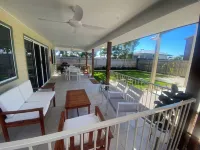 Brand New 2BR Coastal Home w/ Outdoor Entertaining – 350m to Beach, Pier & cafes Hotels in Scarness