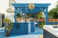 Hot Tub, Smart TVs, Spacious 5bedroom house in charming Bolingbrook with WiFi,AC