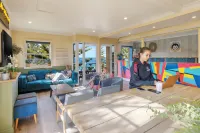 MAD Monkey Hostel Coogee Beach Hotels in Coogee