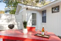 Expansive Living, Tranquil Outdoor Oasis - Charming Coastal Retreat Hotel a Folly Beach