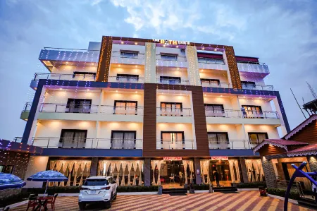 Resort Rath Inns - Beach Walking Distance