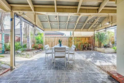 Stayau Family Retreat w/Pool Table in Cranbourne Hotels near Latrobe Street Reserve Playground