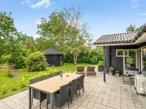 "Embla" - 500m to the Fjord