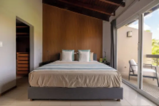 Eagle Beach Luxury House, Walking Distance to the Beach